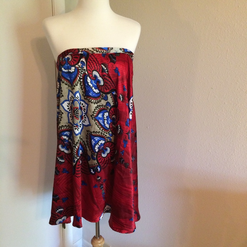 Silky red skirt - Picture 5 of 6
